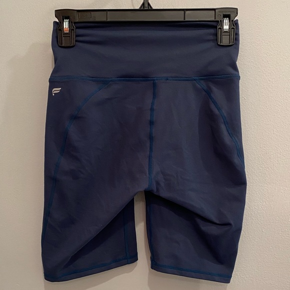 Fabletics Sports Bra/Biker Shorts Bundle - Picture 6 of 6